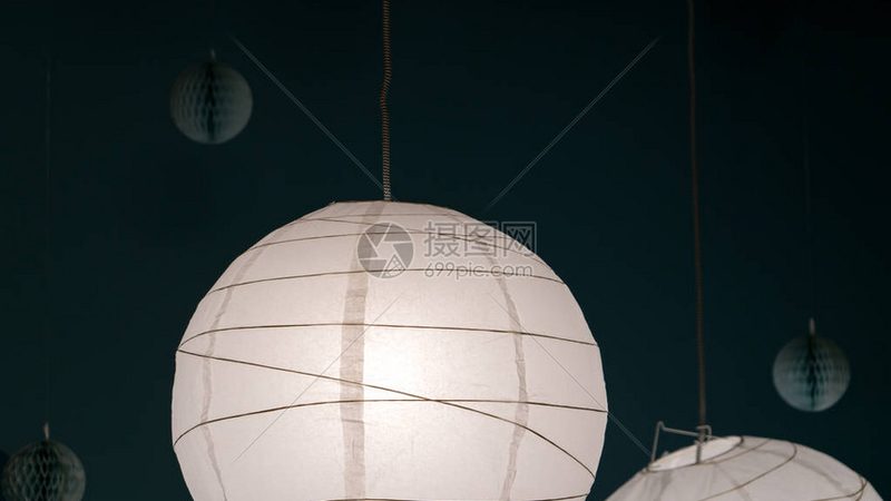 灯具批发市场：价格背后的考量因素**